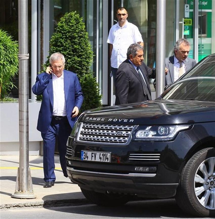 Fenerbahçe'de ortalık iyice karıştı! Ali Koç - Aziz Yıldırım gerginliğine Mahmut Uslu da katıldı! 'Futboldan anlamaz üç kağıtçı'