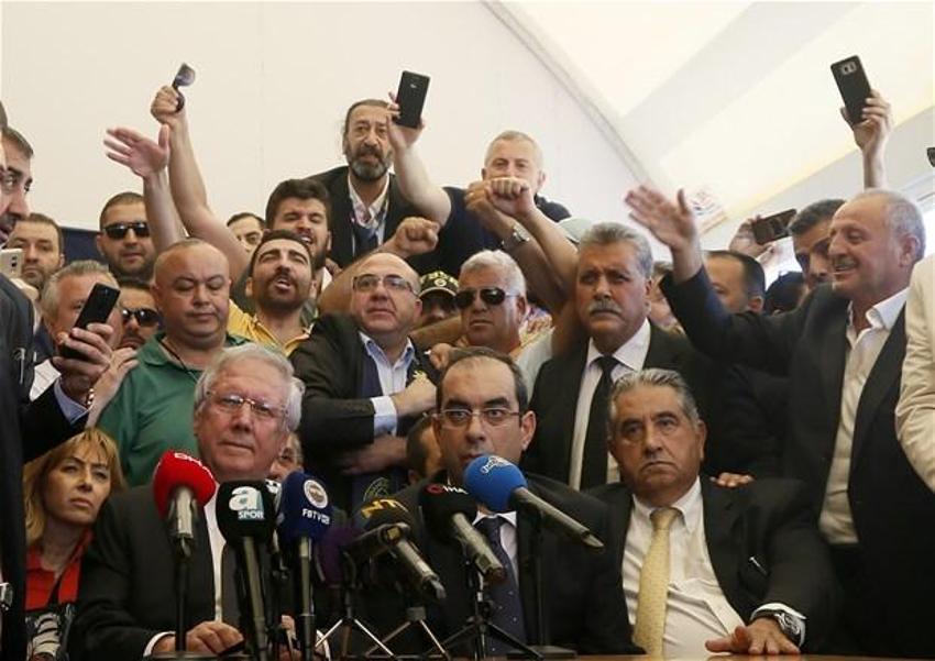 Fenerbahçe'de ortalık iyice karıştı! Ali Koç - Aziz Yıldırım gerginliğine Mahmut Uslu da katıldı! 'Futboldan anlamaz üç kağıtçı'