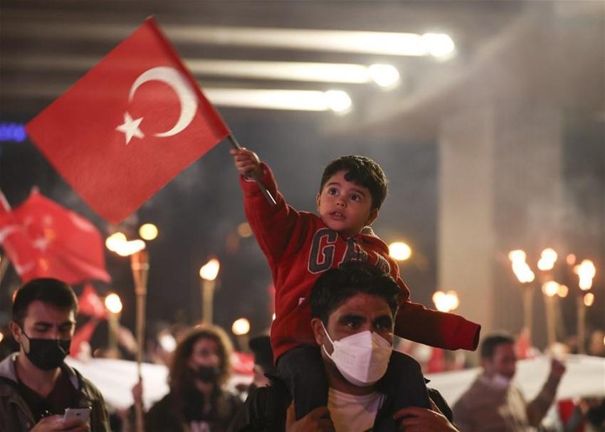 Türkiye tek yürek oldu! 29 Ekim Cumhuriyet Bayramı fener alayı...