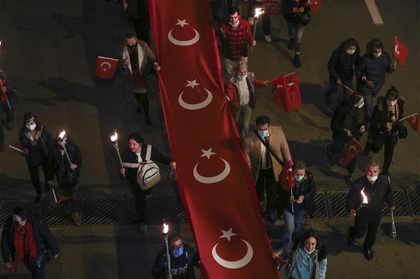 Türkiye tek yürek oldu! 29 Ekim Cumhuriyet Bayramı fener alayı...