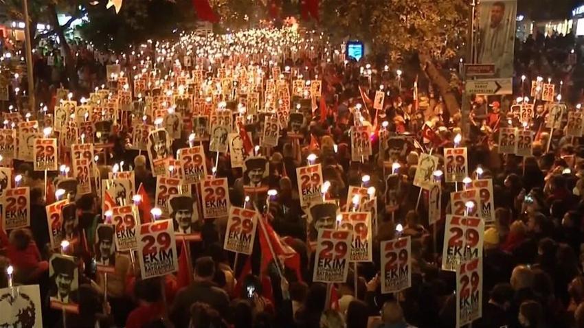 Türkiye tek yürek oldu! 29 Ekim Cumhuriyet Bayramı fener alayı...
