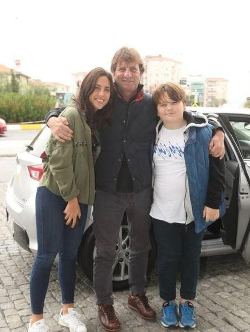 Kaya Çilingiroğlu paylaştığı fotoğrafla sosyal medyayı ikiye böldü! Hülya Avşar da soruyu böyle yanıtladı