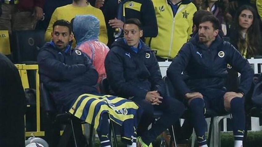 Fenerbahçe - Alanyaspor maçı sonrası tribünler karıştı! İsyan bayrağı açıldı, 'Yönetim istifa' sesleri...