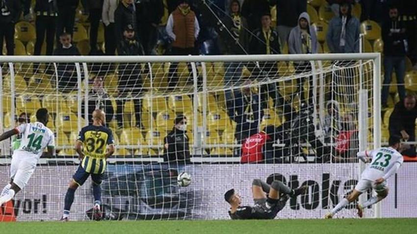 Fenerbahçe - Alanyaspor maçı sonrası tribünler karıştı! İsyan bayrağı açıldı, 'Yönetim istifa' sesleri...