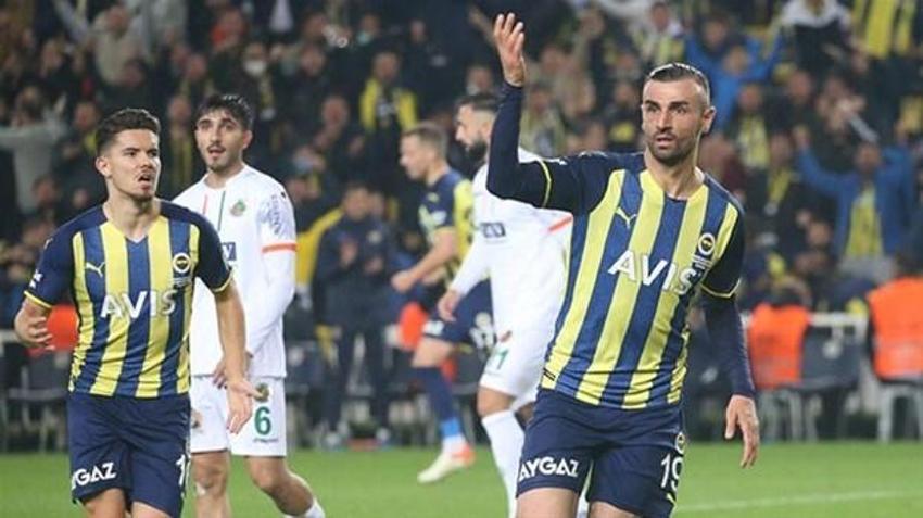 Fenerbahçe - Alanyaspor maçı sonrası tribünler karıştı! İsyan bayrağı açıldı, 'Yönetim istifa' sesleri...