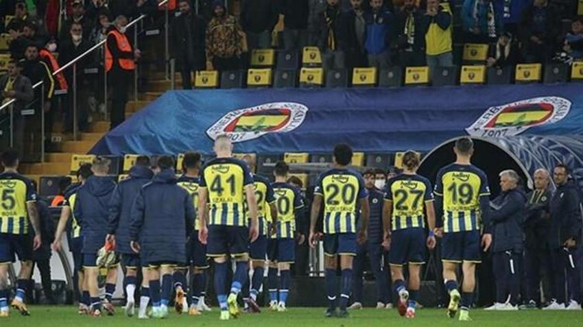 Fenerbahçe - Alanyaspor maçı sonrası tribünler karıştı! İsyan bayrağı açıldı, 'Yönetim istifa' sesleri...