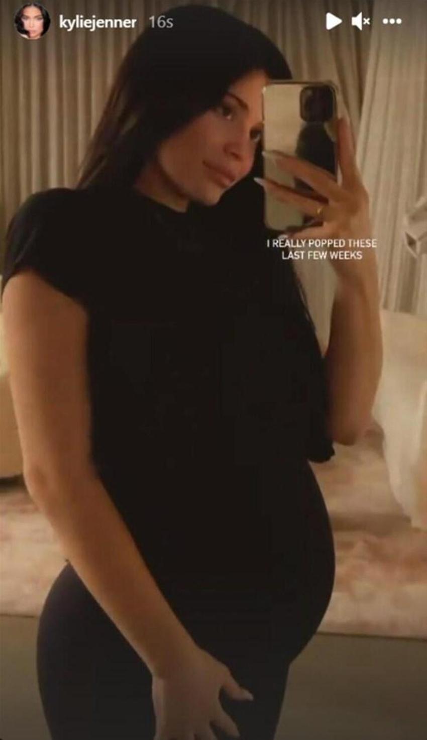 Kylie Jenner'dan hamilelik pozu!
