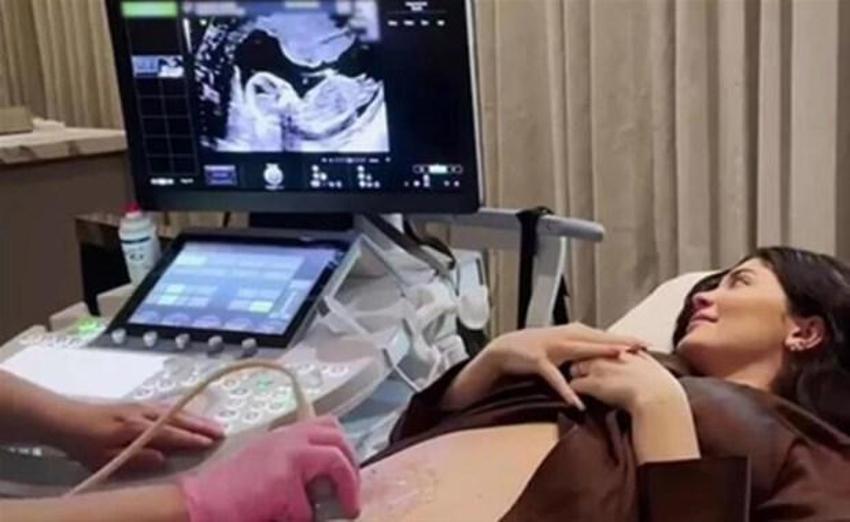Kylie Jenner'dan hamilelik pozu!