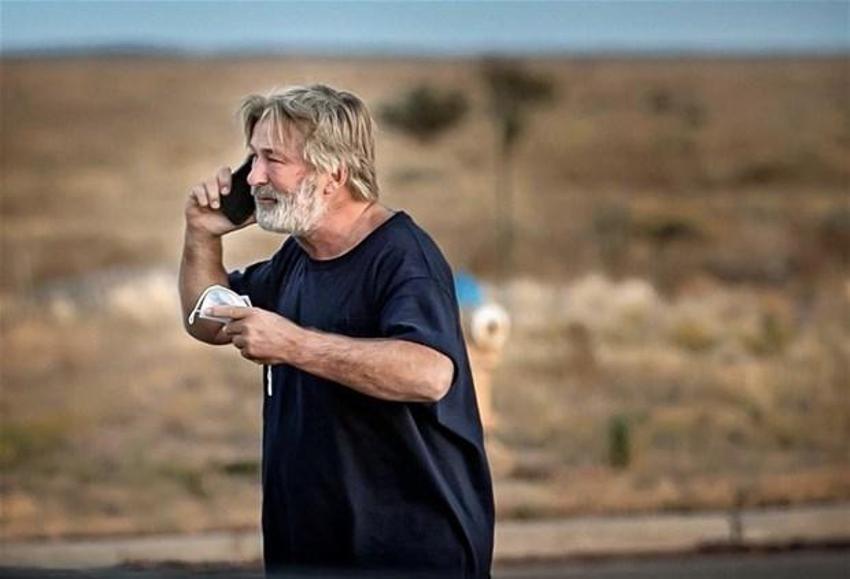 Alec Baldwin film setinde nasıl katil oldu? Kan donduran iddia: Silahı değiştirildi...