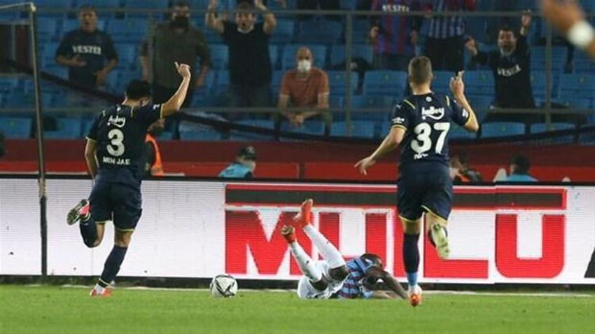 Ali Şansalan Kim Min Jae'ye kırmızı kart gösterdi Güney Kore basını olayı özel haber olarak verdi! 'Fenerbahçe yine...'
