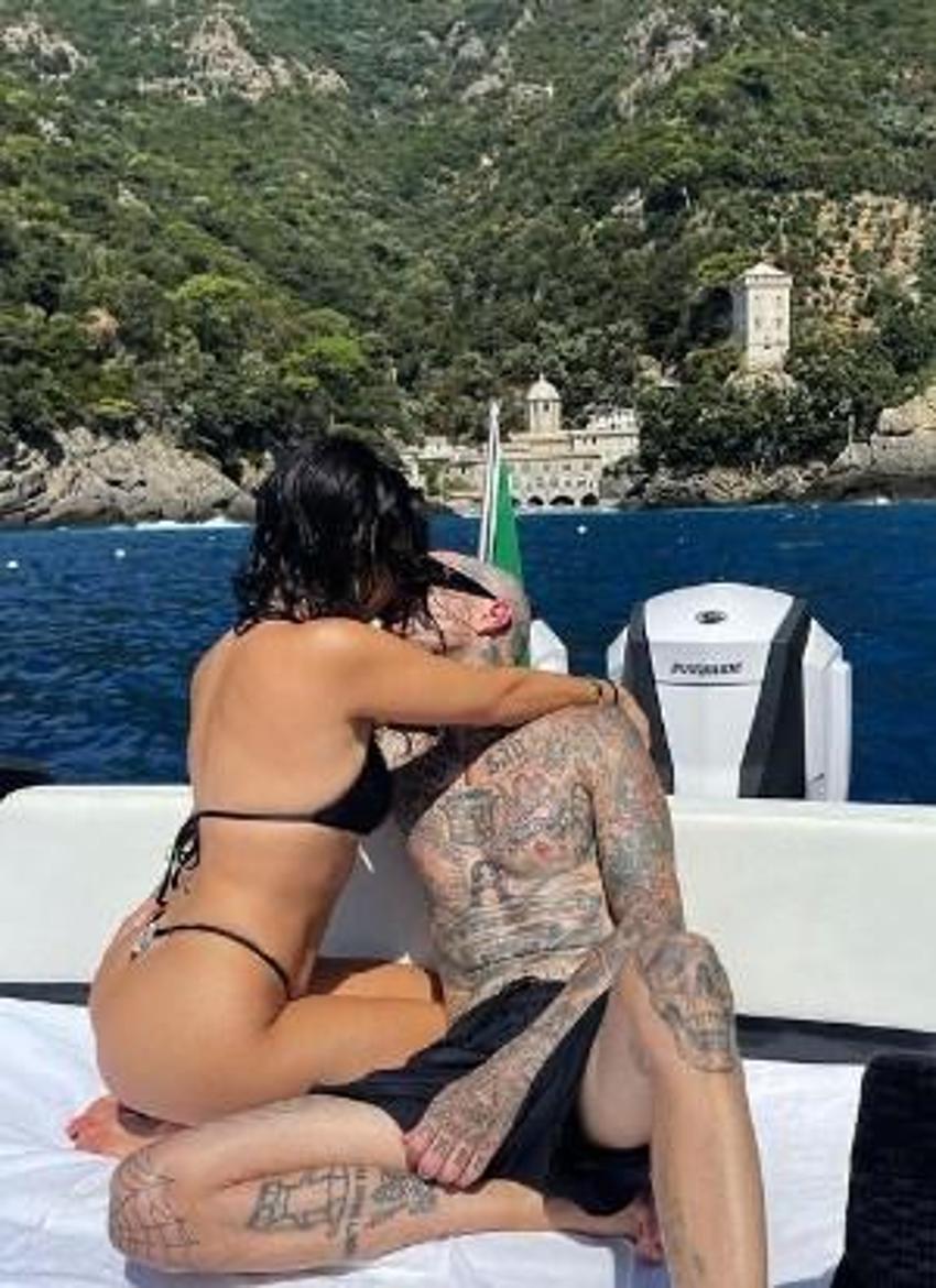 Kourtney Kardashian kumsalda evlilik teklifi aldı!