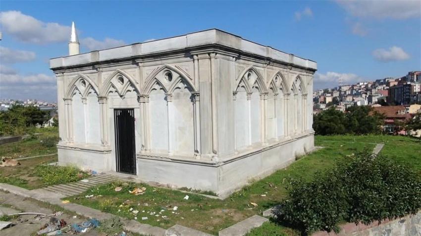 Osmanlı ekonomisine damga vurmuştu! Mezarı harabeye döndü, herkesin gözü önünde