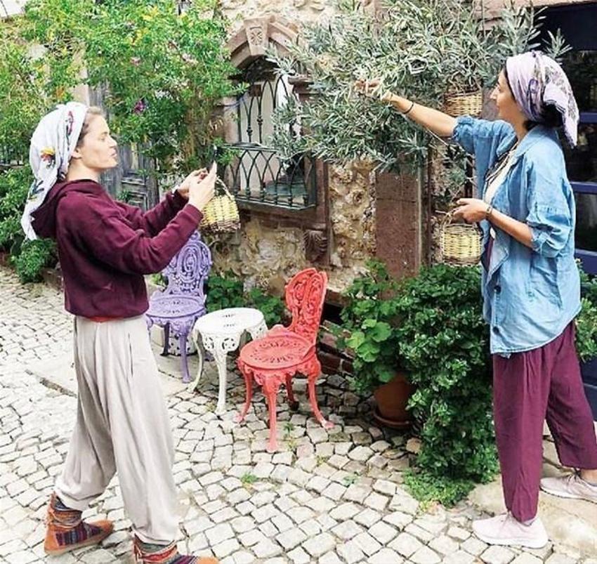 Ünlüler İstanbul'dan tasını tarağını toplayıp kaçıyor! Usta oyuncu, 'Ailem ve benim için en doğru karar' diyerek duyurdu