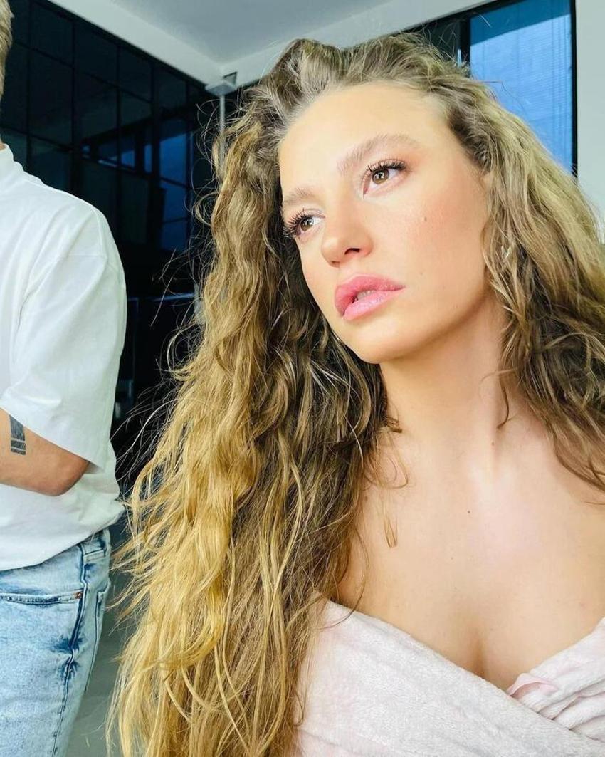 Serenay Sarıkaya dizi çekimi için gittiği Adana'dan ev bakıyor!