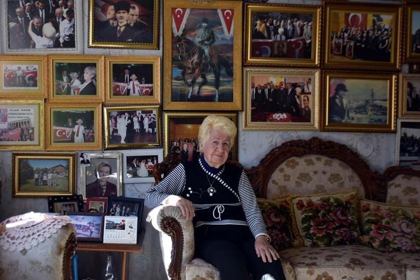 Evini Atatürk müzesine çevirdi: Tüm saatler 09.05'i gösteriyor