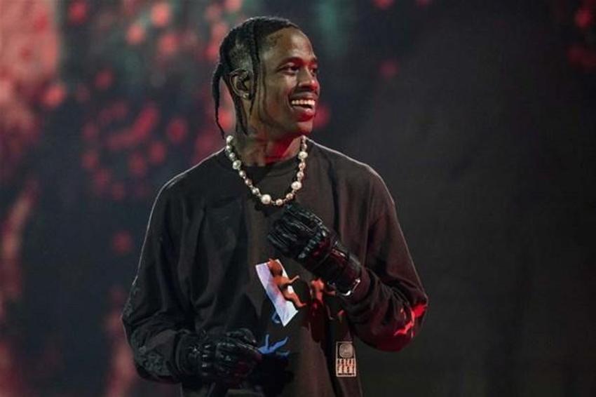 Kylie Jenner ve Kendall Jenner dünyayı şok etti! Travis Scott konserinde cesetlerin arasından maske ve kapüşon takarak...