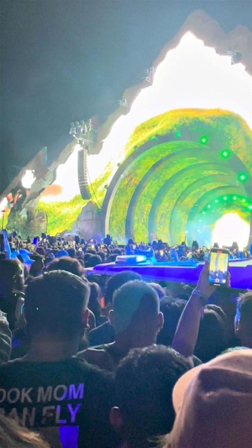 Kylie Jenner ve Kendall Jenner dünyayı şok etti! Travis Scott konserinde cesetlerin arasından maske ve kapüşon takarak...