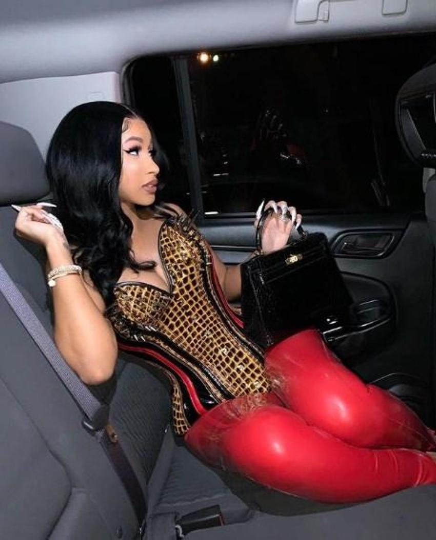 Araba kullanamayan Cardi B'nin lüks otomobil koleksiyonu!