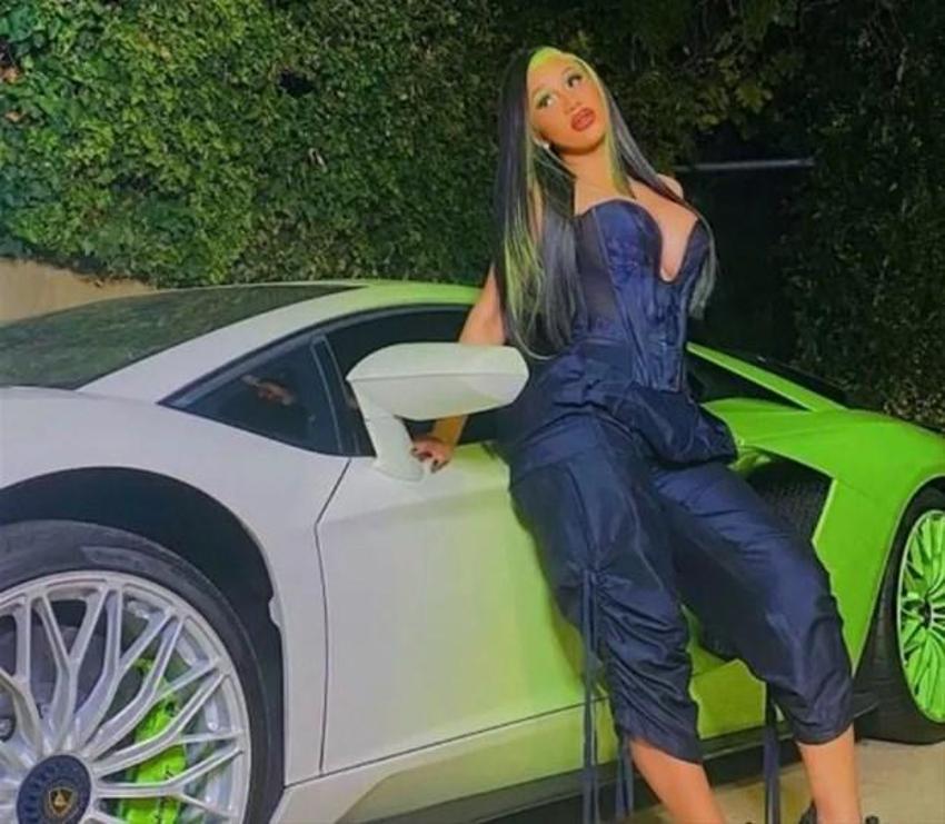 Araba kullanamayan Cardi B'nin lüks otomobil koleksiyonu!