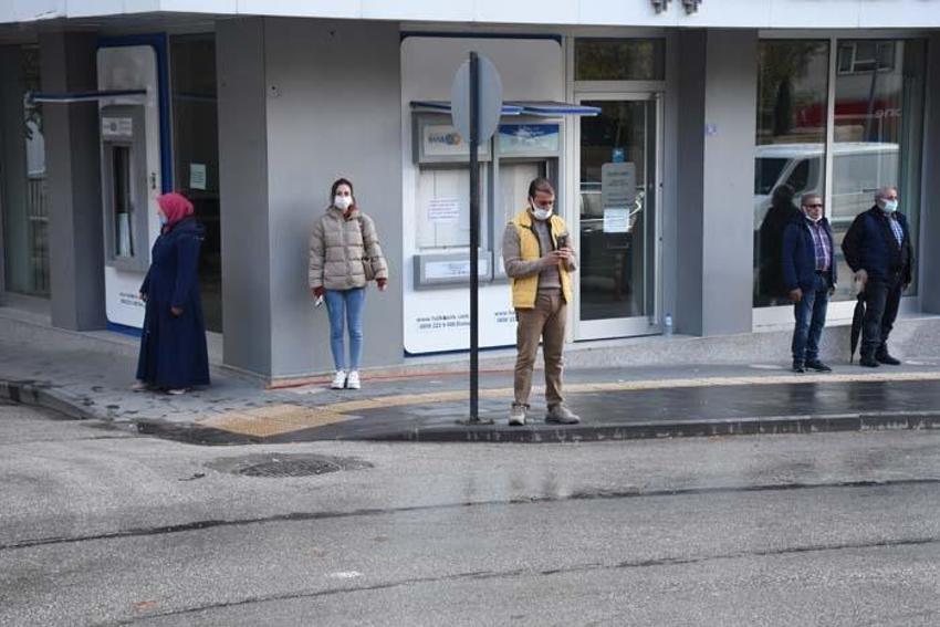 Büyük Önder Atatürk'ü anıyoruz... Saat 9'u 5 geçe hayat durdu!