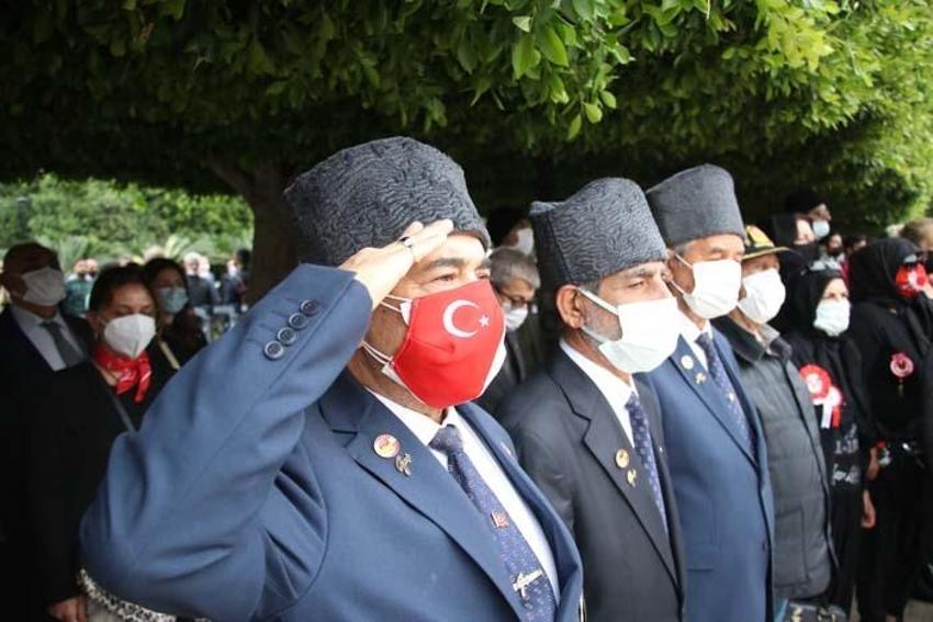 Büyük Önder Atatürk'ü anıyoruz... Saat 9'u 5 geçe hayat durdu!