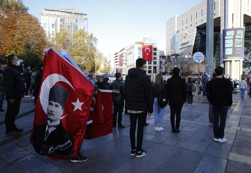 Büyük Önder Atatürk'ü anıyoruz... Saat 9'u 5 geçe hayat durdu!