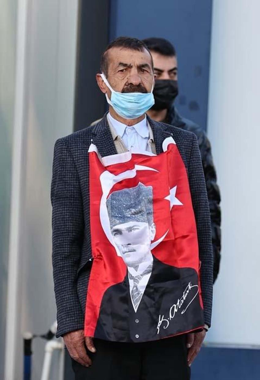 Büyük Önder Atatürk'ü anıyoruz... Saat 9'u 5 geçe hayat durdu!
