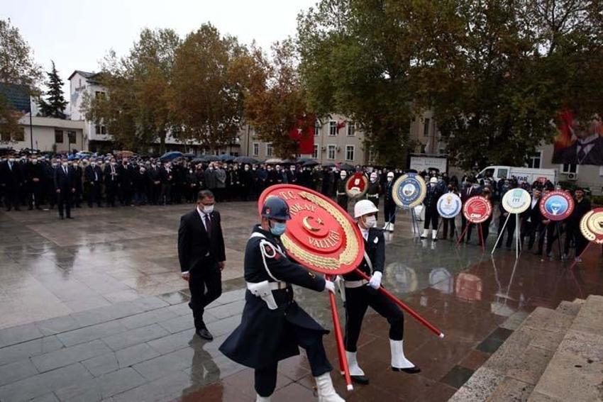 Büyük Önder Atatürk'ü anıyoruz... Saat 9'u 5 geçe hayat durdu!