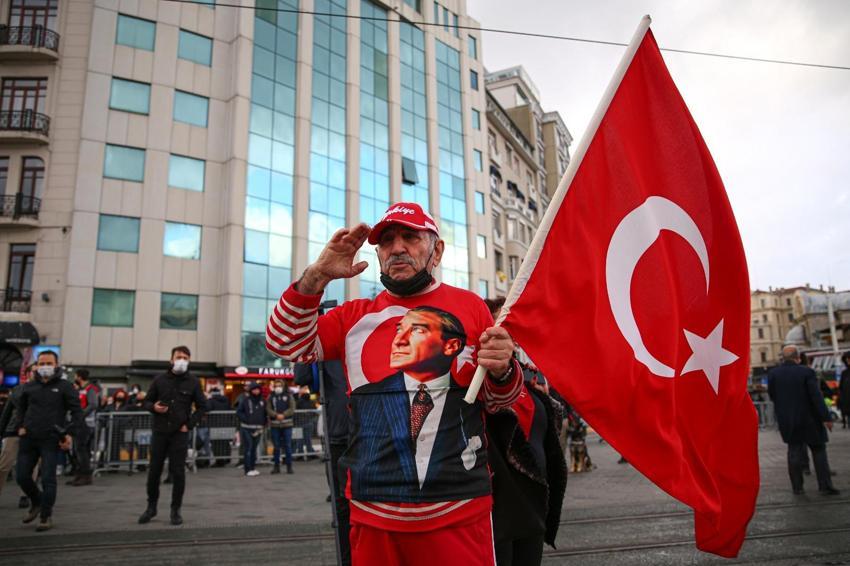 Büyük Önder Atatürk'ü anıyoruz... Saat 9'u 5 geçe hayat durdu!