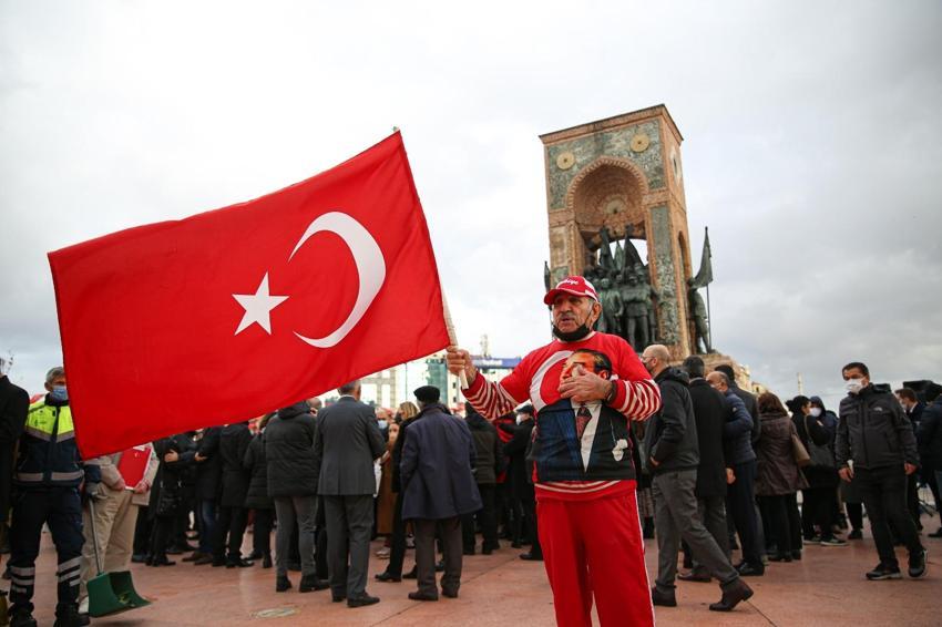 Büyük Önder Atatürk'ü anıyoruz... Saat 9'u 5 geçe hayat durdu!