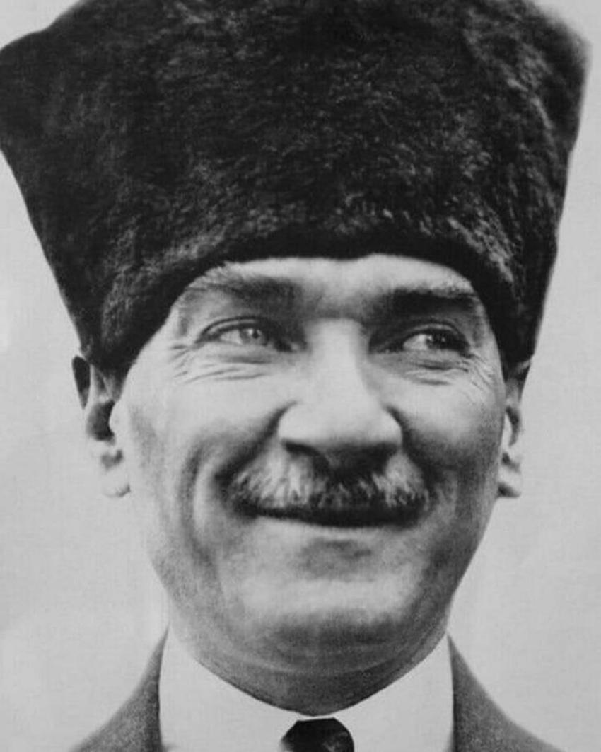 Ünlü isimler 10 Kasım mesajlarını paylaştı! 'Sizi özlemek bizim için alışkanlık'