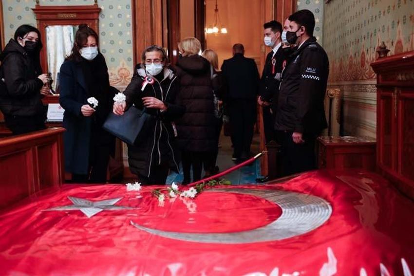 Büyük Önder Atatürk'ü anıyoruz... Saat 9'u 5 geçe hayat durdu!