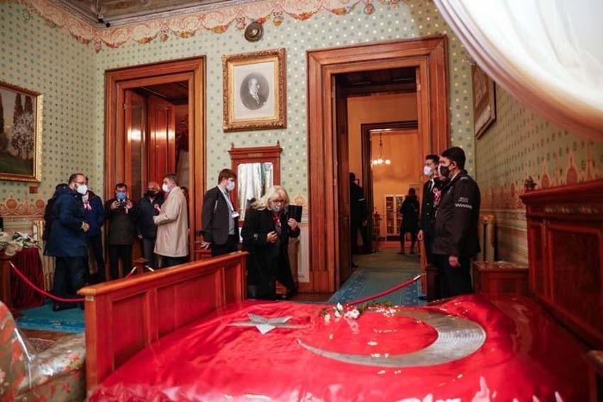 Büyük Önder Atatürk'ü anıyoruz... Saat 9'u 5 geçe hayat durdu!