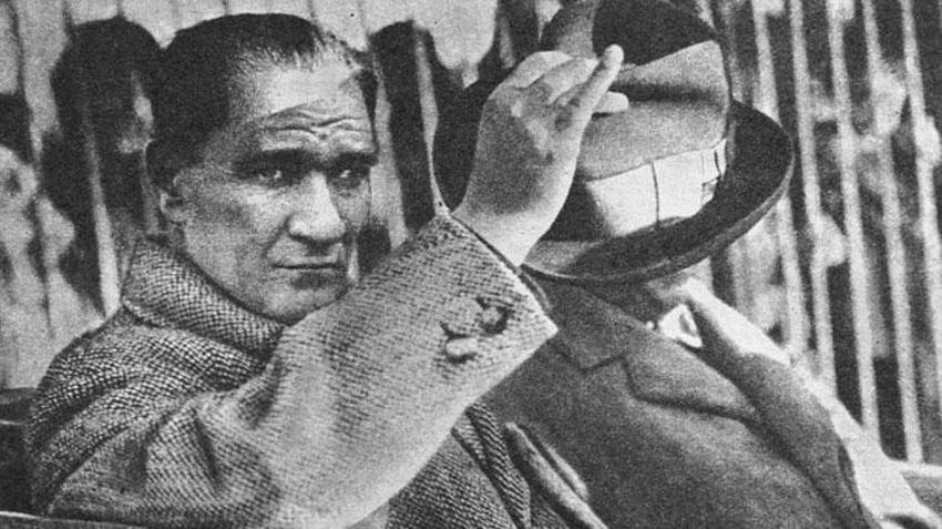 Büyük Önder Atatürk'ün vefatının 83'üncü yılı: 10 Kasım matemi gazetelerin tarihi manşetlerinde