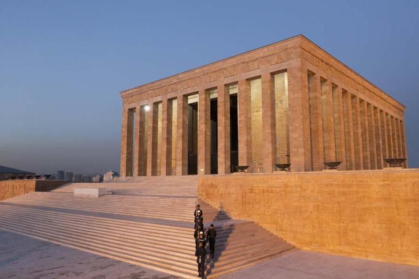 Büyük Önder Atatürk'ün vefatının 83'üncü yılı: 10 Kasım matemi gazetelerin tarihi manşetlerinde