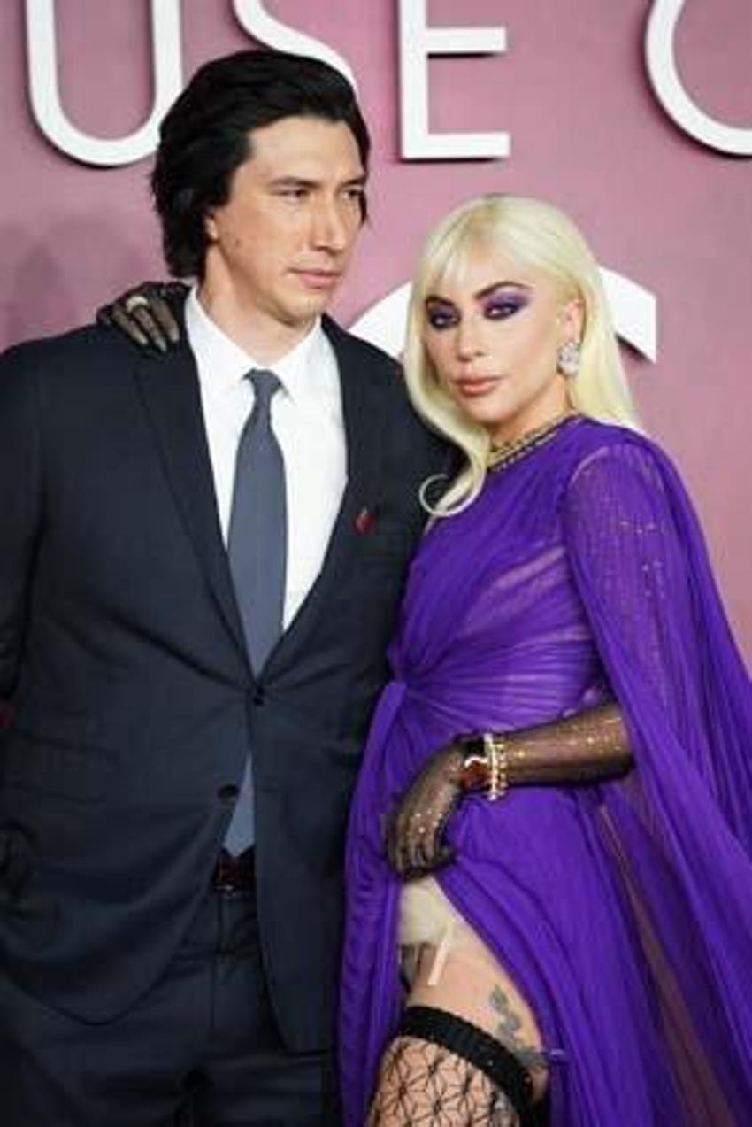 Lady Gaga gala gecesine kıyafetiyle damga vurdu!