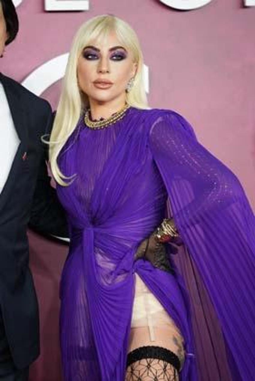 Lady Gaga gala gecesine kıyafetiyle damga vurdu!