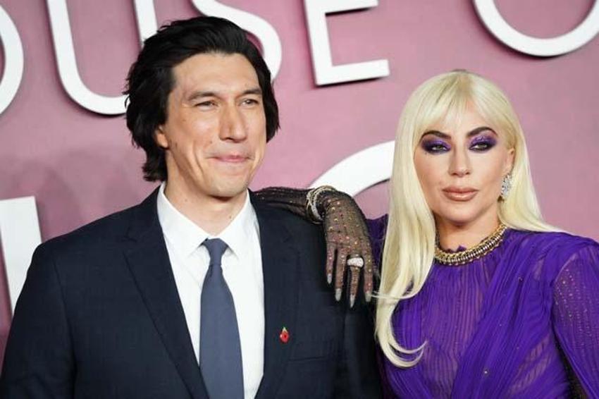 Lady Gaga gala gecesine kıyafetiyle damga vurdu!