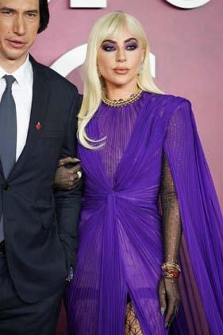 Lady Gaga gala gecesine kıyafetiyle damga vurdu!
