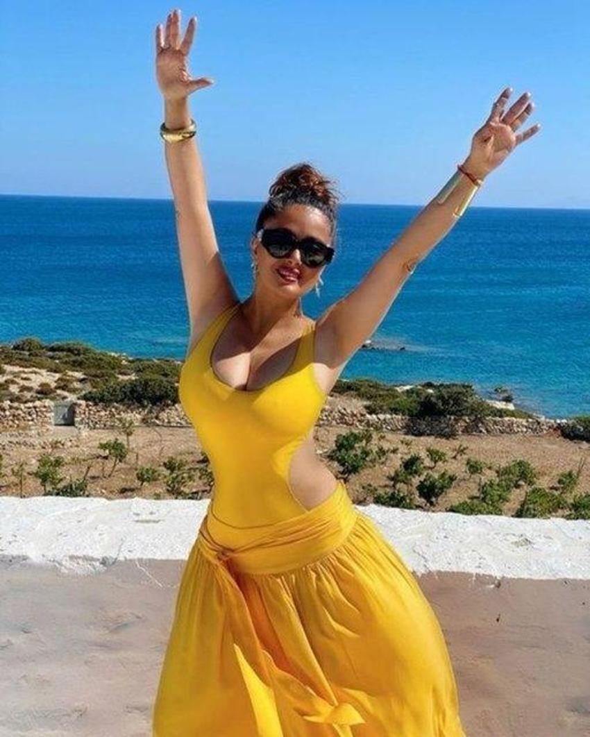 Salma Hayek: Eve hayalet avcısı çağırmak zorunda kaldım