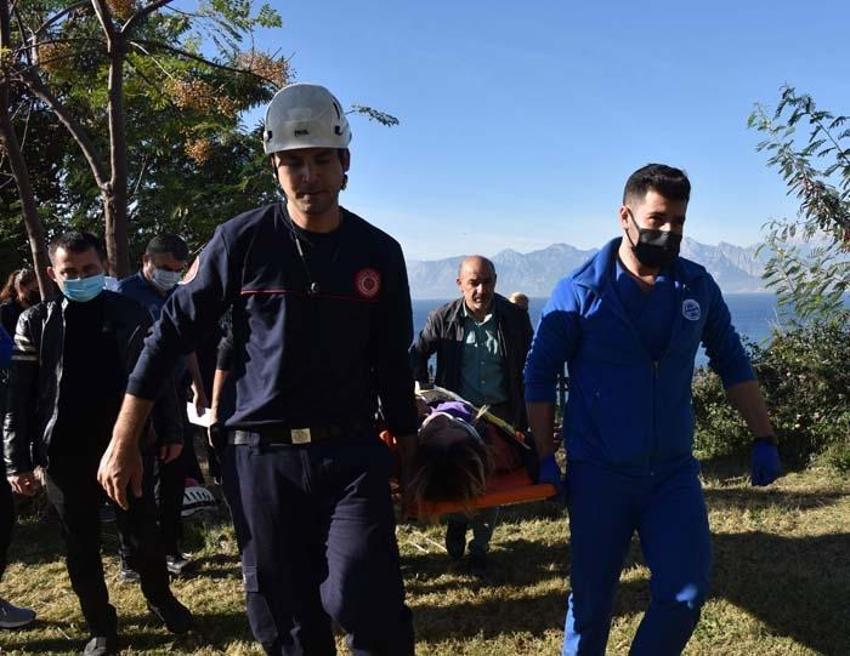 Temizlik işçisi takdir topladı! Kadının kurtarılmasına yardım etti, başından hiç ayrılmadı