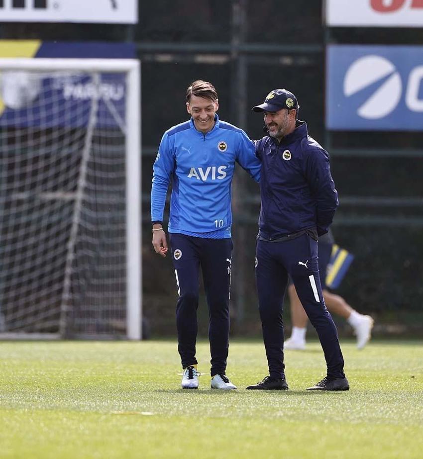Fenerbahçe’de ikinci Vitor Pereira döneminde tarih tekerrür etti! Mesut Özil, Van Persie ve Nani...