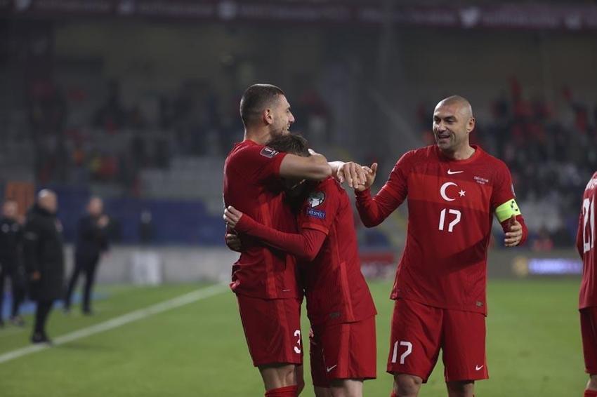 Kuntz'a değil Şenol Güneş'e çattı! Burak Yılmaz, Kerem Aktürkoğlu, Halil Dervişoğlu, Rıdvan Yılmaz şov yaptı, Türkiye 6 attı o 'Çayda boğulduk çayda' dedi!