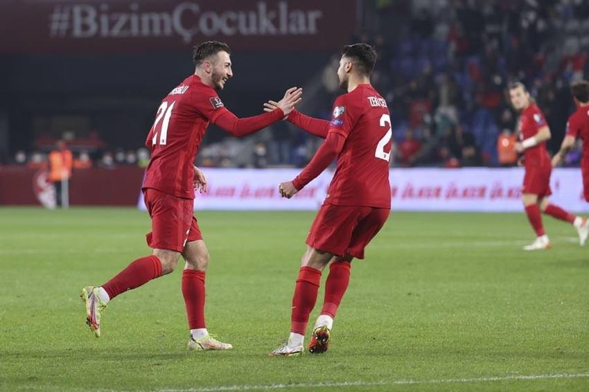 Kuntz'a değil Şenol Güneş'e çattı! Burak Yılmaz, Kerem Aktürkoğlu, Halil Dervişoğlu, Rıdvan Yılmaz şov yaptı, Türkiye 6 attı o 'Çayda boğulduk çayda' dedi!