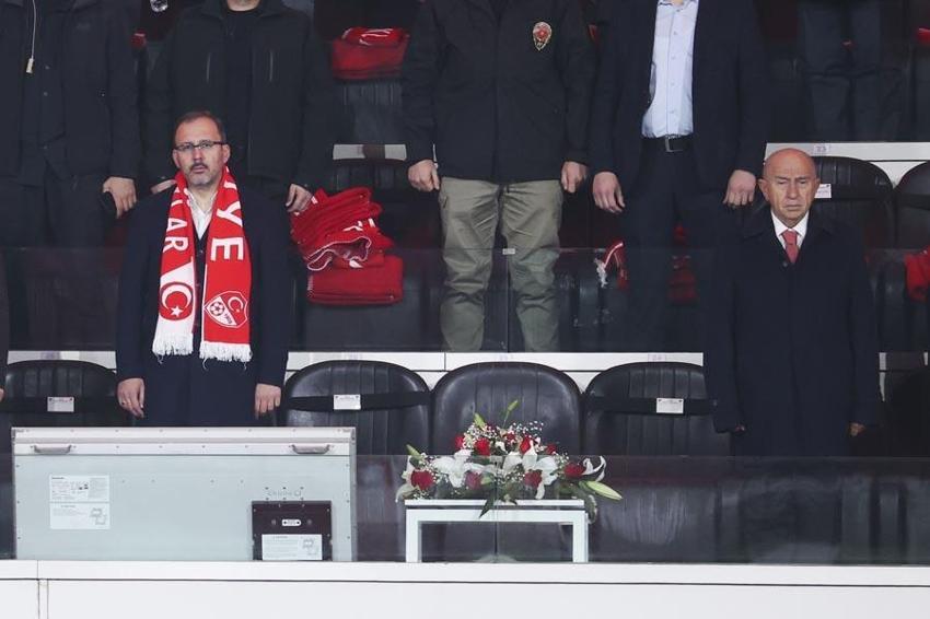 Kuntz'a değil Şenol Güneş'e çattı! Burak Yılmaz, Kerem Aktürkoğlu, Halil Dervişoğlu, Rıdvan Yılmaz şov yaptı, Türkiye 6 attı o 'Çayda boğulduk çayda' dedi!