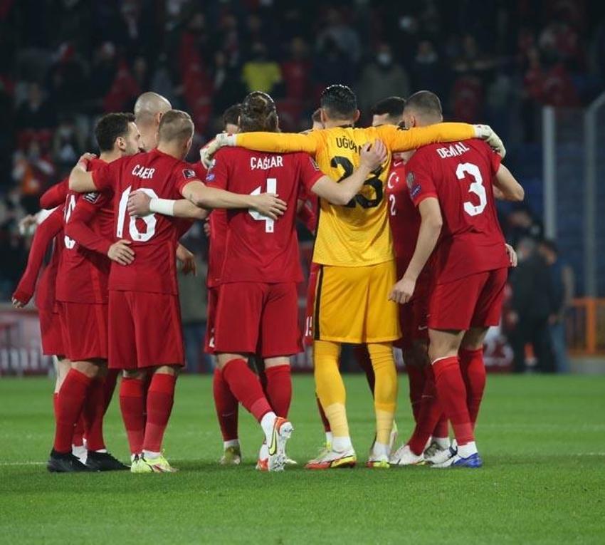 Kuntz'a değil Şenol Güneş'e çattı! Burak Yılmaz, Kerem Aktürkoğlu, Halil Dervişoğlu, Rıdvan Yılmaz şov yaptı, Türkiye 6 attı o 'Çayda boğulduk çayda' dedi!