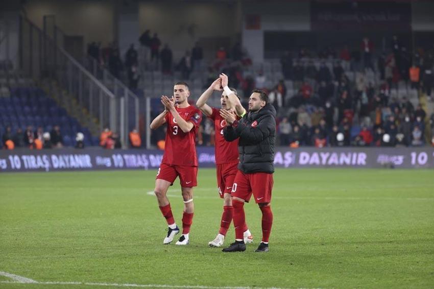 Kuntz'a değil Şenol Güneş'e çattı! Burak Yılmaz, Kerem Aktürkoğlu, Halil Dervişoğlu, Rıdvan Yılmaz şov yaptı, Türkiye 6 attı o 'Çayda boğulduk çayda' dedi!