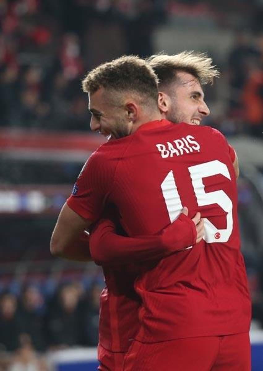 Kuntz'a değil Şenol Güneş'e çattı! Burak Yılmaz, Kerem Aktürkoğlu, Halil Dervişoğlu, Rıdvan Yılmaz şov yaptı, Türkiye 6 attı o 'Çayda boğulduk çayda' dedi!