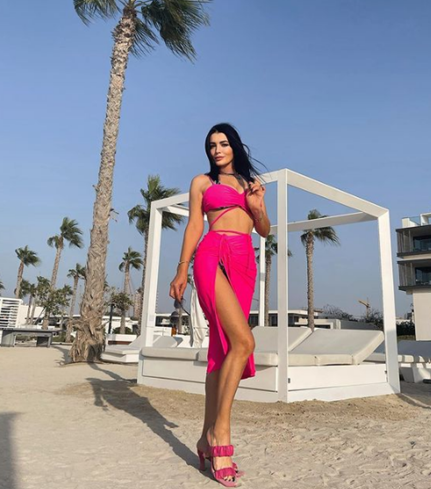 Havva Öztel kızlarıyla Dubai'ye gitti! Kızlarının önüne geçti...