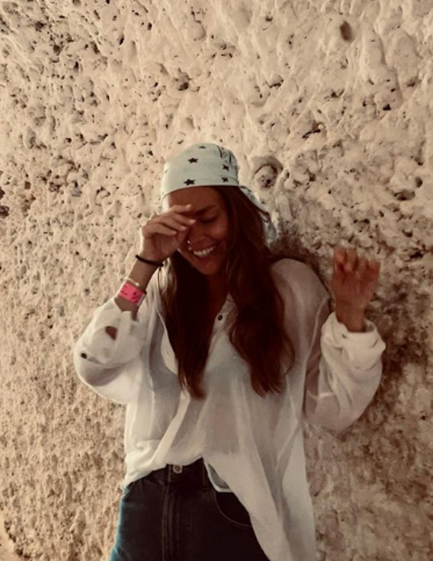 Aslı Enver'in tatil pozlarına beğeni yağdı!